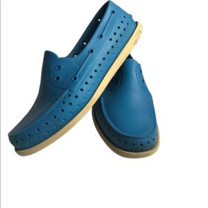 🌷 3/$30 Native Howard Blue Rubber Boat Shoes 11